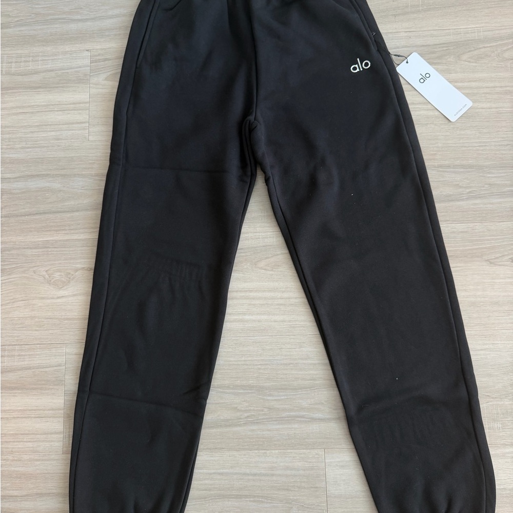 ALO Yoga  Black Jogger Pants ( adult size)